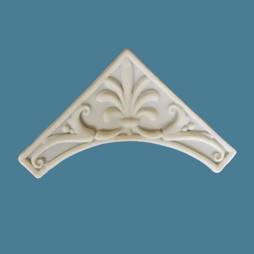 C7 Small French Art Deco Corner, a curved triangular Efex flexible moulding corner with a carved palmette and scrolls, sold in pairs