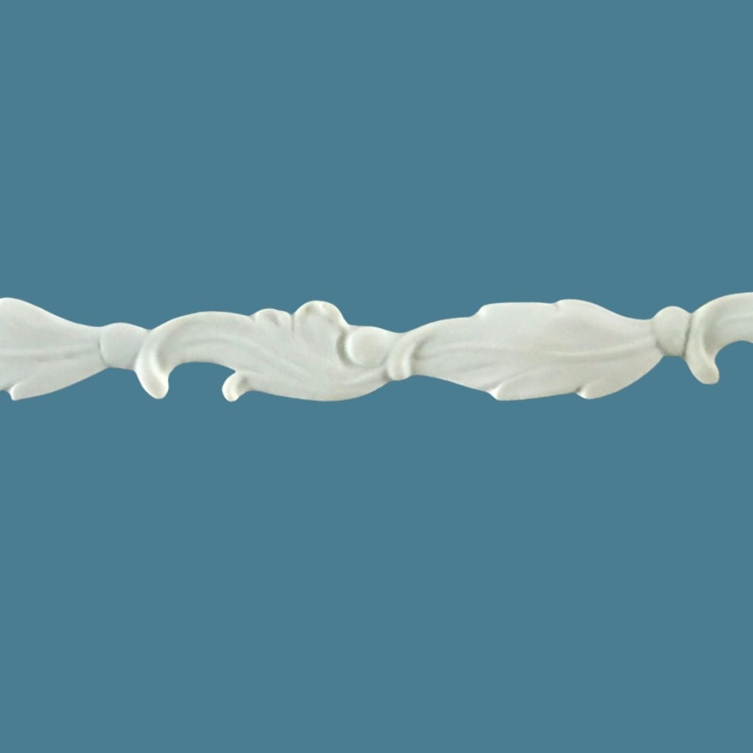 T30 Leaf Trim, Efex flexible moulding of elongated leaves and small scrolls linked end to end in a continuous garland
