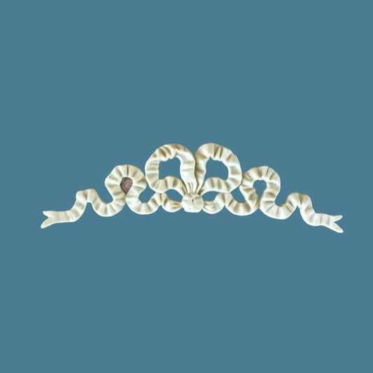 B15 French Bow, a wide Efex flexible moulding ribbon bow with ribbed double loops and long wavy streamers