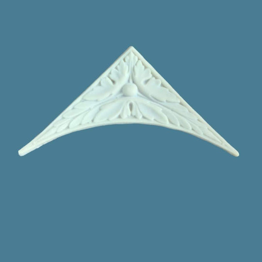 C6 Small Art Deco Corner, a curved triangular Efex flexible moulding corner with carved leaves meeting at a central bead