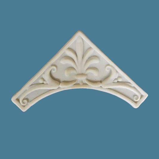 C7 Small French Art Deco Corner, a curved triangular Efex flexible moulding corner with a carved palmette and scrolls, sold in pairs