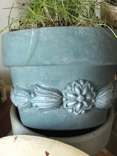 Grey-blue painted terracotta flower pot wrapped with D8 Floral and Leaf Drop Efex flexible mouldings around a central rosette