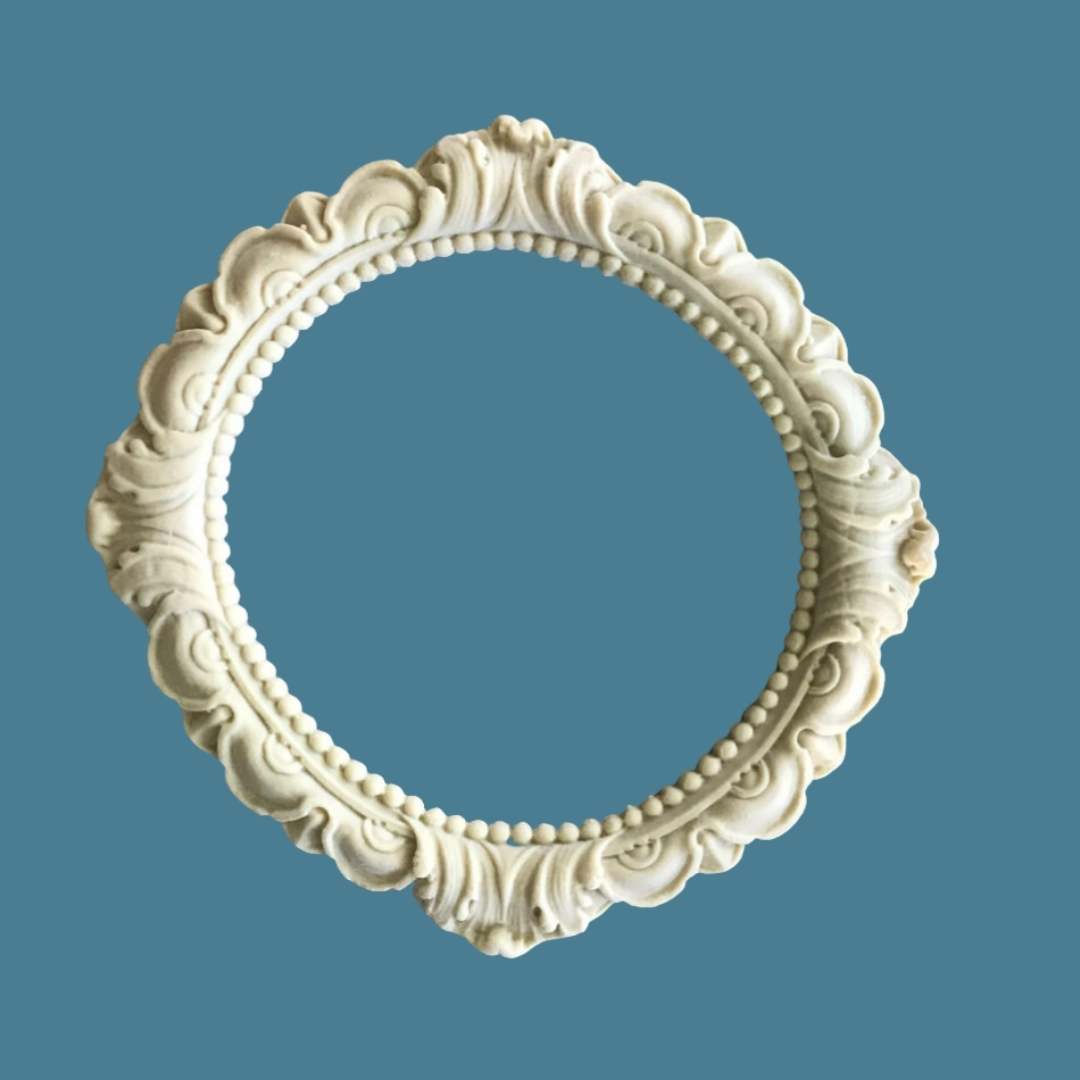 F28 Round Leaf Frame, a circular Efex flexible moulding frame of curling leaves with a beaded inner edge