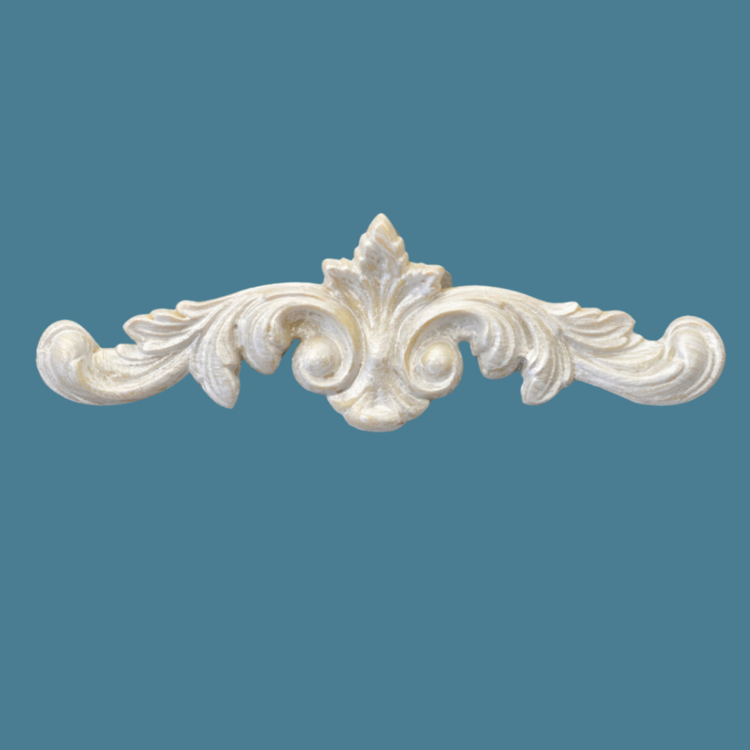 P13 Dainty Floral Pediment, an Efex flexible moulding crest with a central acanthus leaf finial and sweeping leafy scrolls to each side