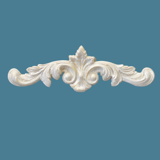 P13 Dainty Floral Pediment, an Efex flexible moulding crest with a central acanthus leaf finial and sweeping leafy scrolls to each side
