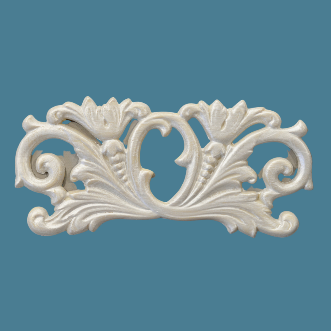 P17 Neo Classical Pediment, a wide Efex flexible moulding crest of symmetrical acanthus scrolls and lotus flowers around an open oval centre