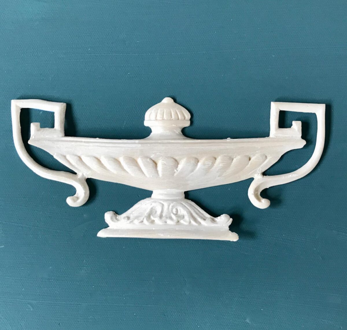 R90 Balmoral Urn, a low, wide Efex flexible moulding urn with Greek key handles, gadrooned bowl and lidded top, in white