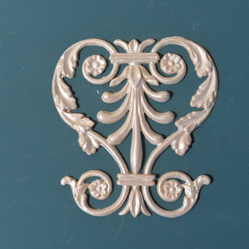 R60 French Harp, a lyre-shaped Efex flexible moulding applique of open-work scrolls, leaves and small flowers, pearl finish