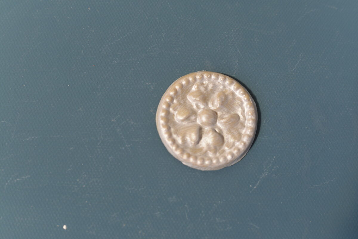 R72 Round Flower Rosette, a small circular Efex flexible moulding rosette with a six-petal flower inside a beaded border