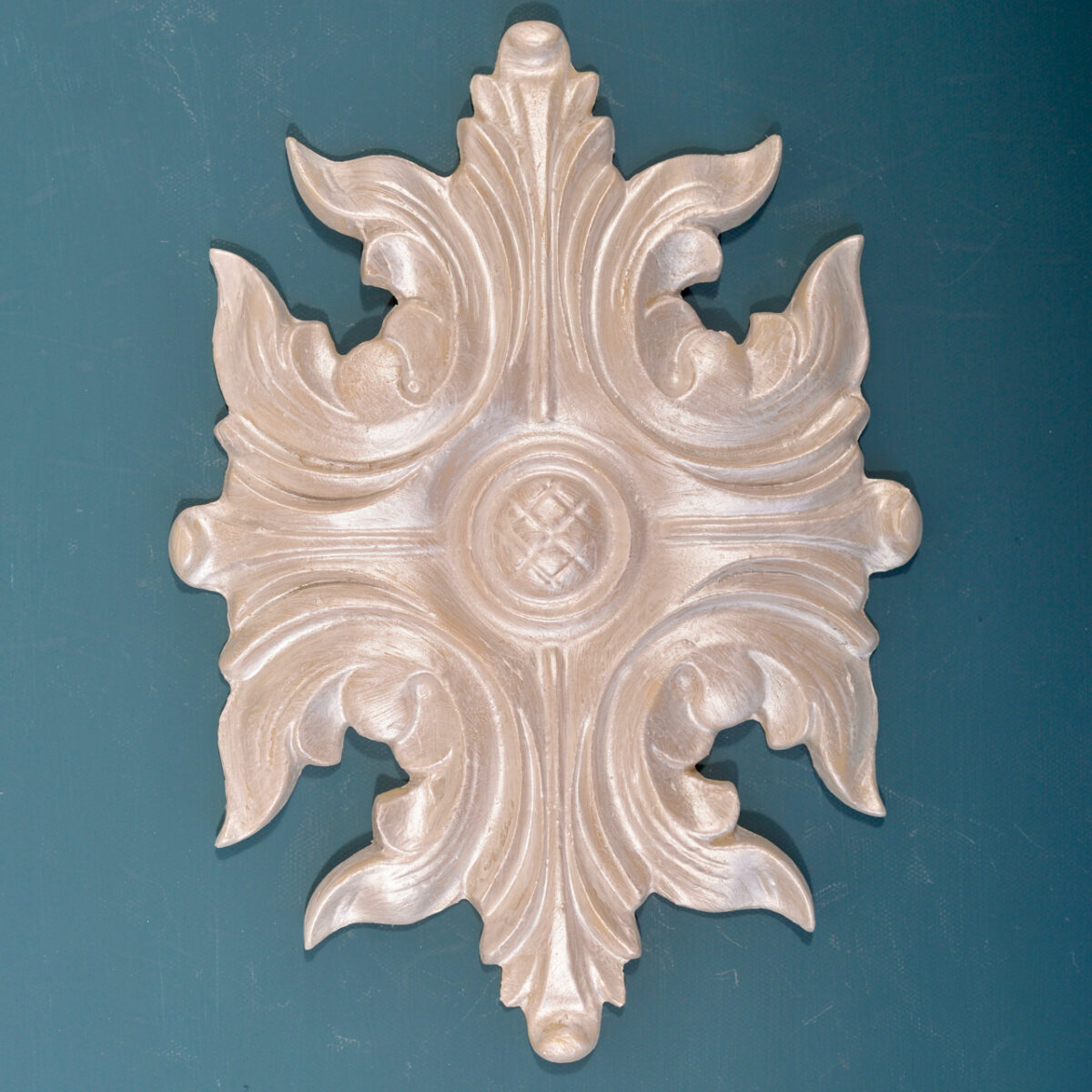 R117 Empire Style Rosette, an oval Efex flexible moulding applique of radiating acanthus leaves around a carved centre boss, in pearl finish