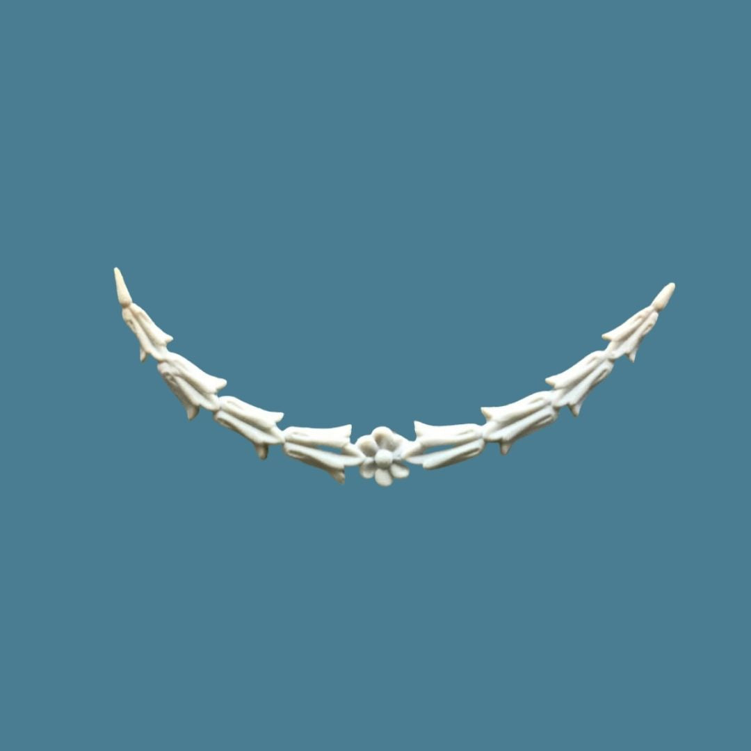 SW21 Medium Bellflower Swag, an Efex flexible moulding swag of bellflowers with small hanging drops and a central flower