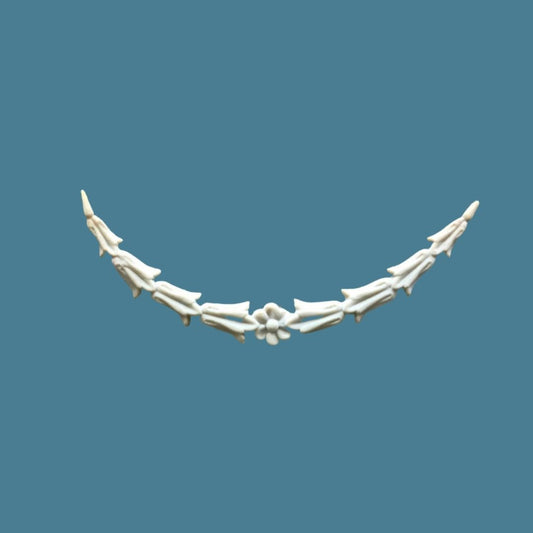 SW21 Medium Bellflower Swag, an Efex flexible moulding swag of bellflowers with small hanging drops and a central flower