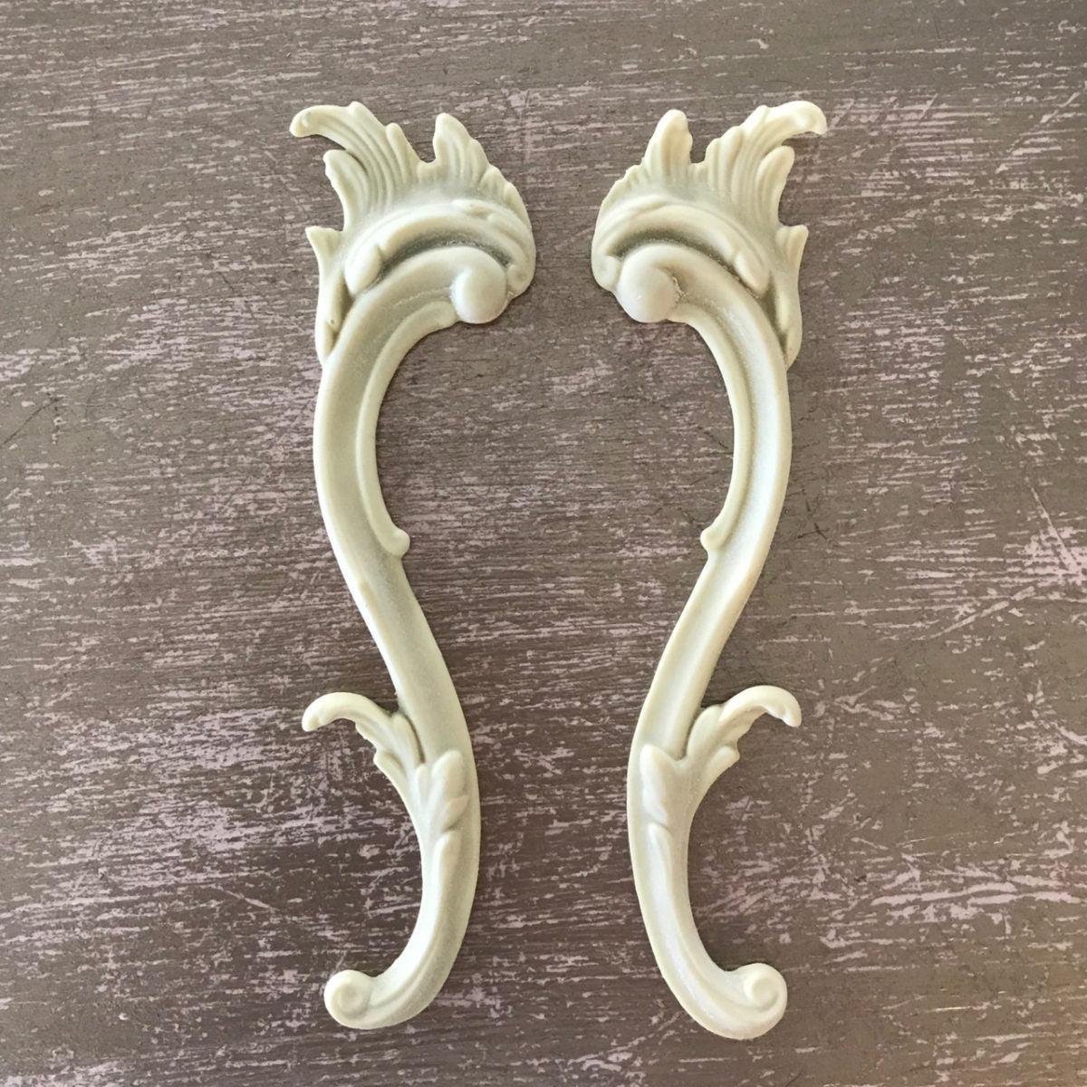 SC4 Rococo Style Scrolls, a mirrored pair of tall S-curve Efex flexible moulding scrolls topped with feathery acanthus leaves