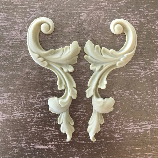 SC17 Small Decorative Scrolls, a mirrored pair of Efex flexible moulding acanthus scrolls with curled tops and leaf drops