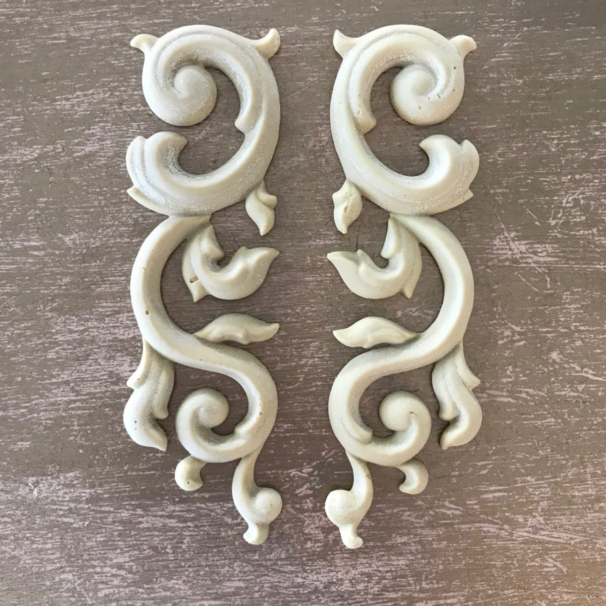 SC49 mirrored pair of tall Efex flexible moulding S-scrolls with acanthus leaves and bud drops, 8.2 x 2.4 inches