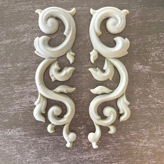 SC49 mirrored pair of tall Efex flexible moulding S-scrolls with acanthus leaves and bud drops, 8.2 x 2.4 inches
