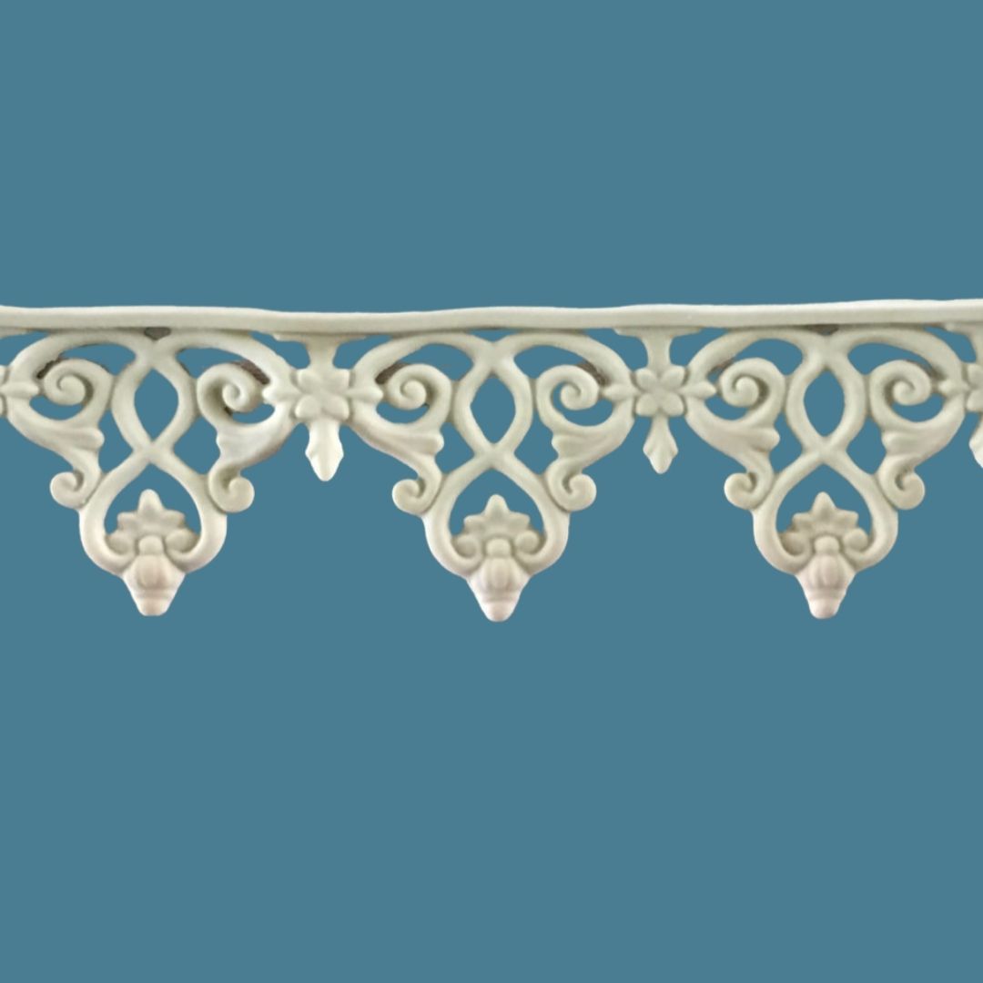 T14 Greek Scroll Trim, Efex flexible moulding with a scalloped edge of open-work scroll pendants and small flower rosettes