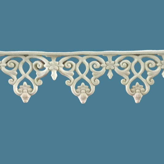 T14 Greek Scroll Trim, Efex flexible moulding with a scalloped edge of open-work scroll pendants and small flower rosettes